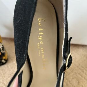 Bettye Muller Size 9 Jeweled Mary Jane Pumps